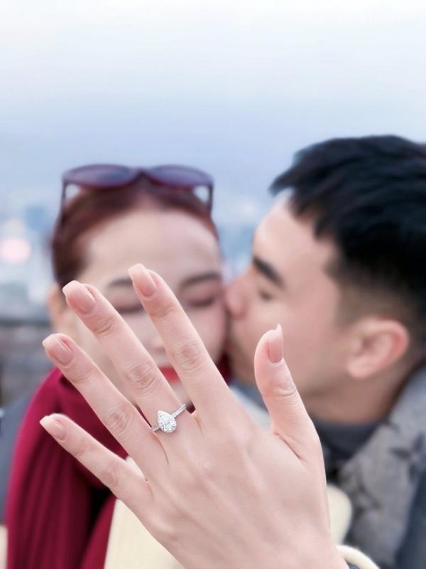 Tiền vệ Đức Huy cầu hôn nữ MC xinh đẹp của VTV: ‘Chốt đơn’- Ảnh 3.