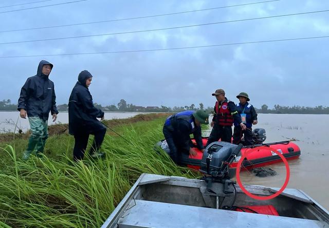 Phát hiện thi thể người đàn ông trôi giữa dòng lũ Đắk Lắk, nhiều người xót xa - Ảnh 1.