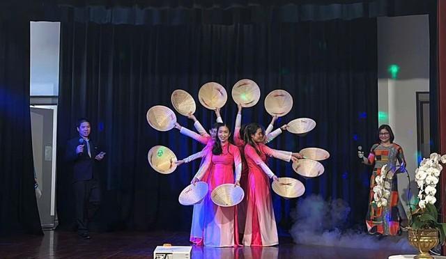 Phụ nữ Việt tại Tây Úc gây quỹ hỗ trợ đồng bào: Gửi yêu thương về quê hương - Ảnh 3.