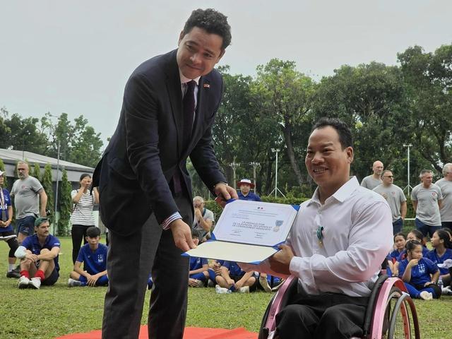 Pháp trao huy chương vàng cho những nỗ lực của VĐV Lê Văn Công- Ảnh 4.