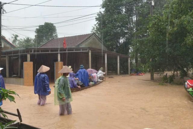 Nhà dân ở chiến khu xưa Ba Lòng ngập tới nóc, cả ngàn người sơ tán- Ảnh 5.