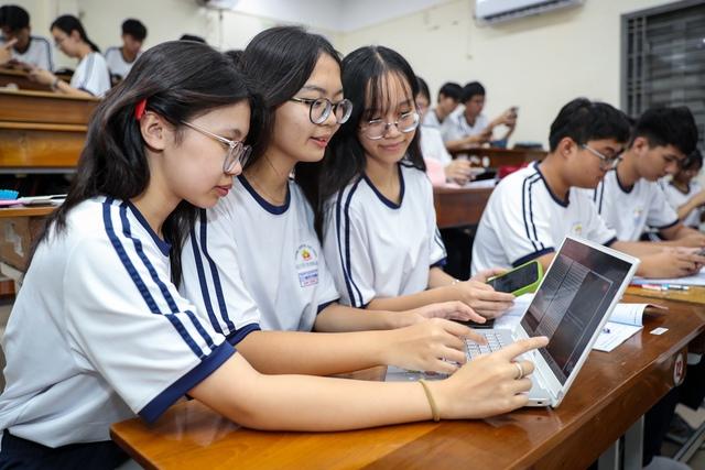 Một bộ sách thống nhất: Tìm giải pháp công bằng  thực hiện miễn phí sách giáo khoa - Ảnh 2.