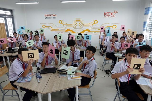 Ứng dụng công nghệ trong giáo dục: Giữ lửa lớp học không lạnh nhạt công nghệ - Ảnh 3.