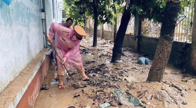 Bộ Công an chi viện 260 chiến sĩ hỗ trợ Gia Lai khắc phục sau lũ- Ảnh 5.