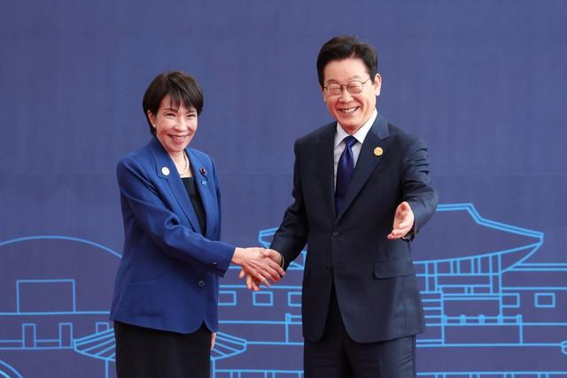 Thủ tướng Nhật Bản Sanae Takaichi vượt qua thử thách đầu tiên trong cương vị lãnh đạo - Ảnh 1.