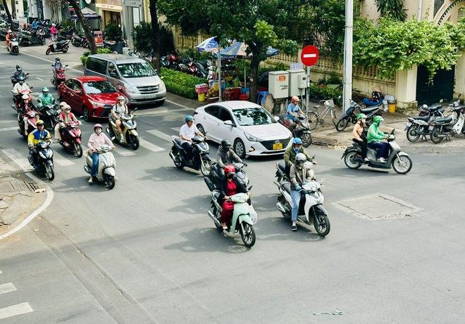 TP.HCM trời chuyển rét bất thường, vì sao?- Ảnh 2.
