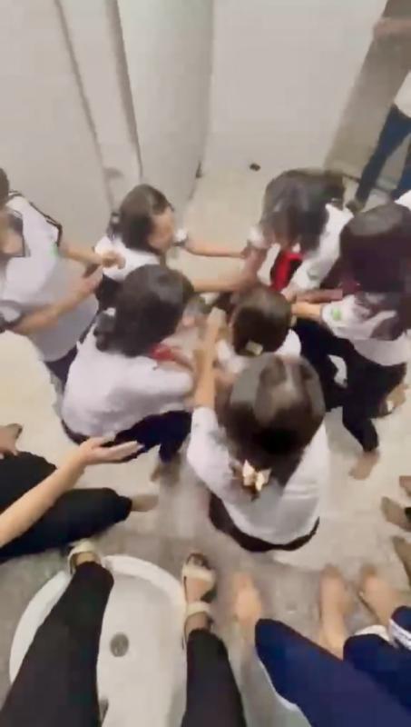 TP.HCM: Một học sinh bị bạn cùng trường đánh đa chấn thương- Ảnh 2.