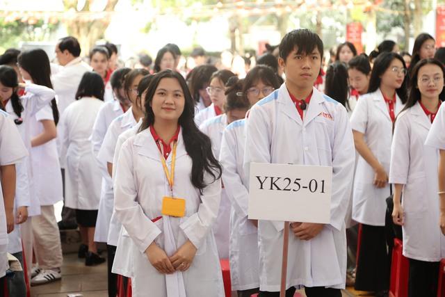  Trường ĐH Y dược Buôn Ma Thuột chào đón tân sinh viên Việt Nam và Ấn Độ  - Ảnh 2.
