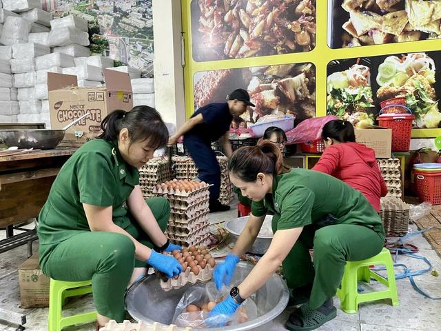 TP.HCM: Tổng lực hỗ trợ đồng bào miền Trung khắc phục hậu quả lũ lụt - Ảnh 4.
