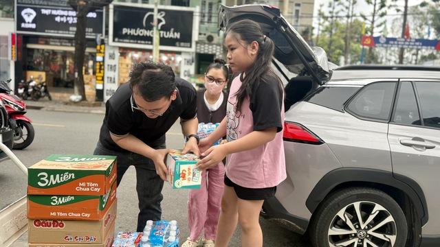 TP.HCM: Người dân Bình Dương cũ khẩn cấp cứu trợ đồng bào miền Trung - Ảnh 5.