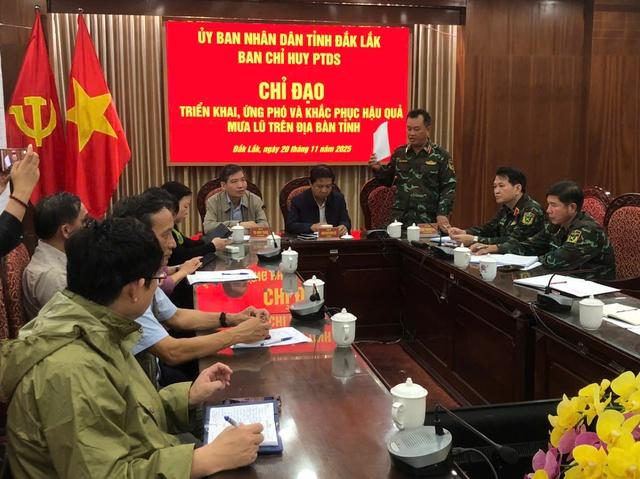Đắk Lắk họp khẩn, tổng lực ứng cứu người dân vùng lũ Phú Yên cũ- Ảnh 1.