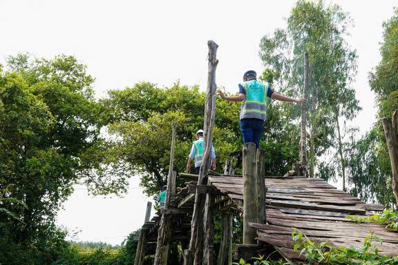 Báo Thanh Niên khánh thành cây cầu mơ ước tại vùng biên giới Giang Thành- Ảnh 3.