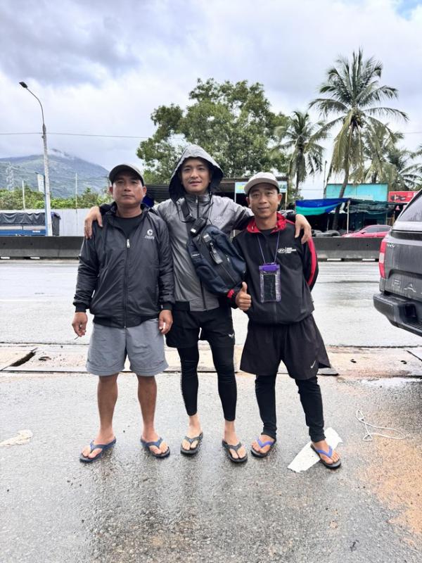 Xuyên đêm vào tâm lũ cứu đồng bào miền Trung- Ảnh 1.