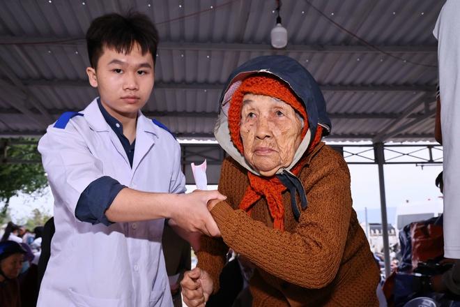 Giám đốc Sở Y tế Đồng Nai kể hành trình nghĩa tình đến vùng lũ Đắk Lắk- Ảnh 10.