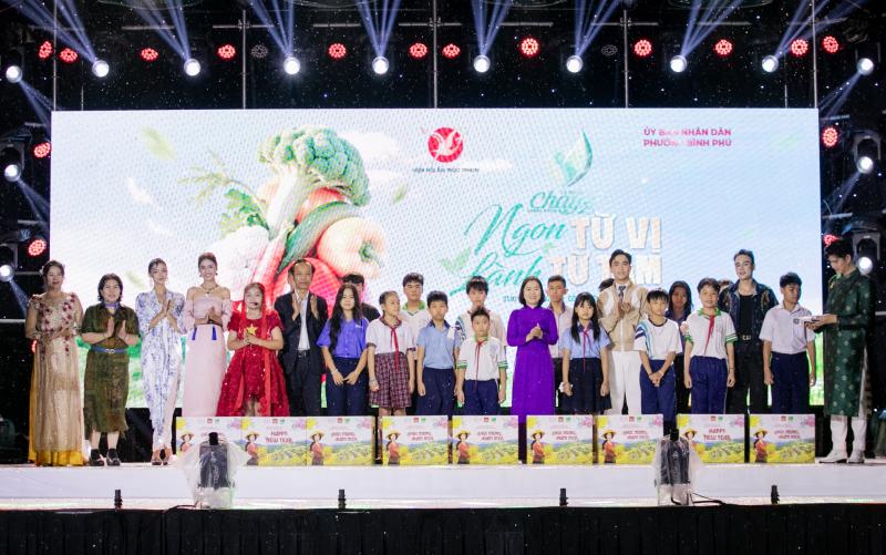 Lễ hội ẩm thực chay 2025: Hoa hậu Nguyễn Thanh Hà lan tỏa thông điệp sống xanh - Ảnh 1.