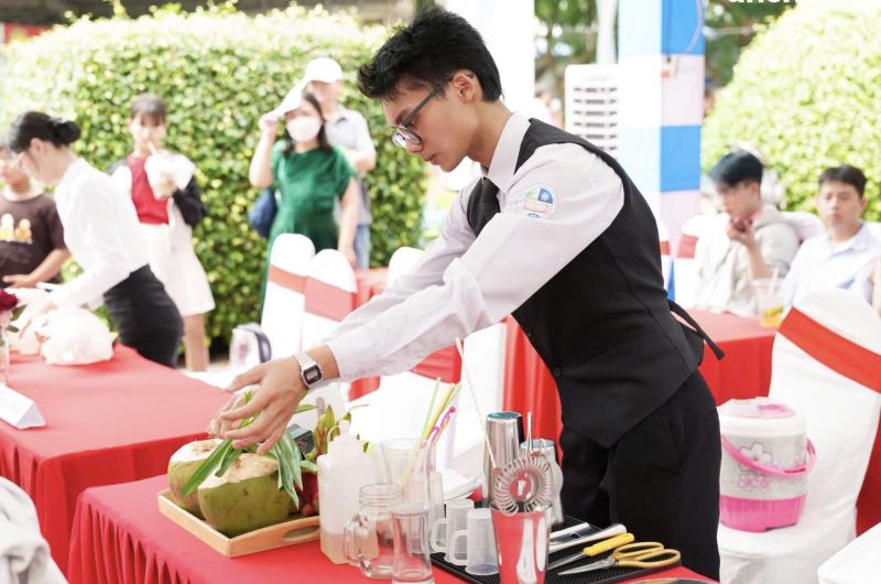 Độc đáo những 'thức uống xanh' xuất hiện ở lễ hội ẩm thực chay tại TP.HCM - Ảnh 1.