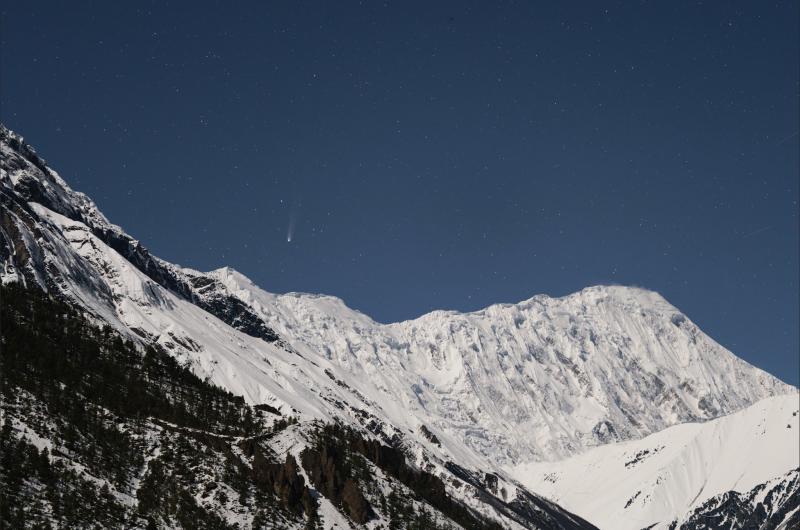 Chàng trai Việt 'bắt' sao chổi thiên niên kỷ ở Himalaya: 'Hẹn gặp sau... 1.000 năm nữa!' - Ảnh 1.