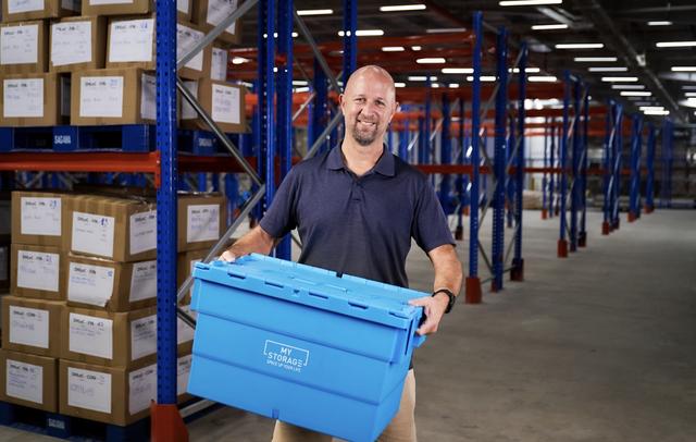 Người đàn ông Mỹ tái chế container cũ, làm nhà kho cho thuê ở Việt Nam- Ảnh 1.