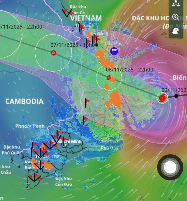 Bão Kalmaegi chỉ còn cách Quy Nhơn 190 km, giật trên cấp 17
- Ảnh 1.