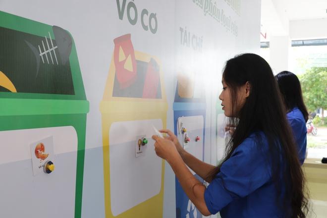 Sinh viên thực hành sống xanh sống khỏe, rộn ràng xách quà mang về - Ảnh 3.