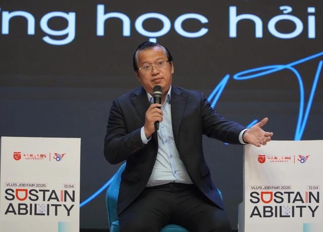Doanh nhân nổi tiếng nói về ngày đầu đi làm phải pha trà, photo tài liệu… - Ảnh 1.