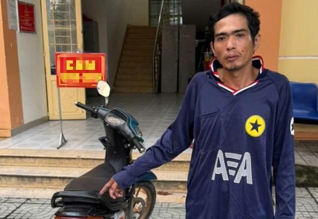 Công an bắt kẻ trộm xe máy có nhiều tiền án tại TP.HCM- Ảnh 1.