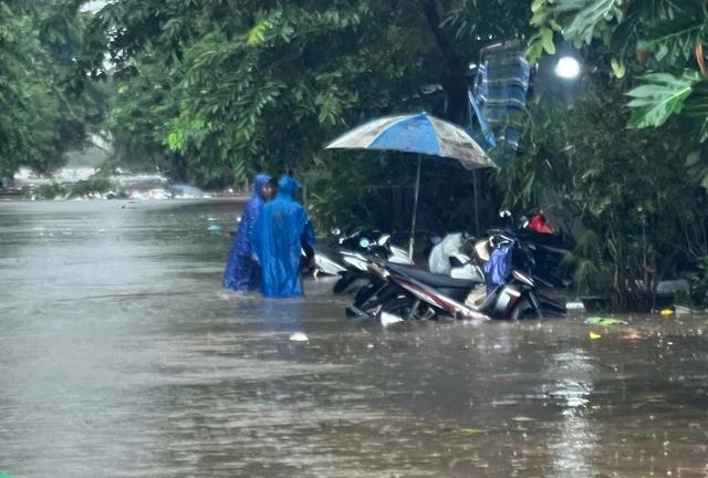 ngập lụt ở TP.Huế - Ảnh 9.