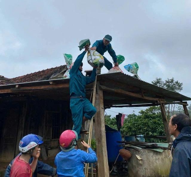 Đoàn viên thanh niên Gia Lai hỗ trợ người dân phòng , chống bão Kalmaegi an toàn - Ảnh 3.