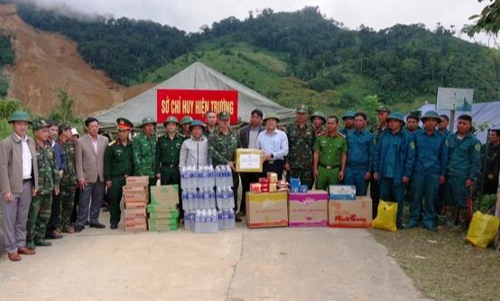 Sạt lở núi ở Đà Nẵng: Hiện trường nguy hiểm, chờ thời cơ tìm 3 người mất tích- Ảnh 4.