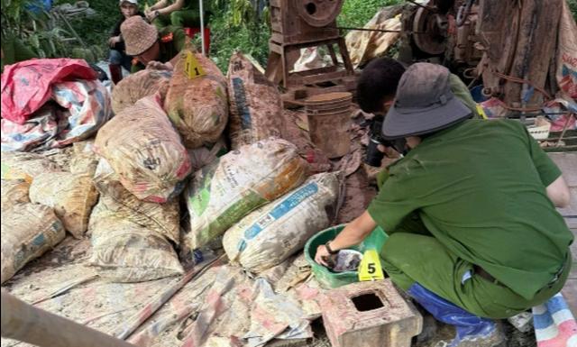 Công an Lâm Đồng triệt phá vụ khai thác vàng trái phép - Ảnh 2.