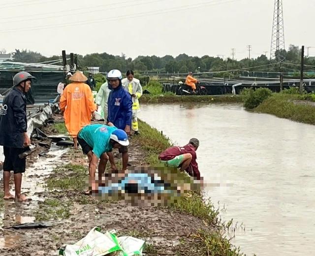 Cà Mau:  2 người bị sét đánh tử vong trong vuông tôm - Ảnh 1.