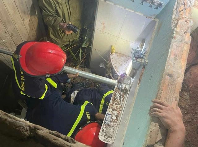 Giải cứu bé gái 8 tuổi trong vụ sạt lở tại Đà Lạt thành công vang dội - Ảnh 1.