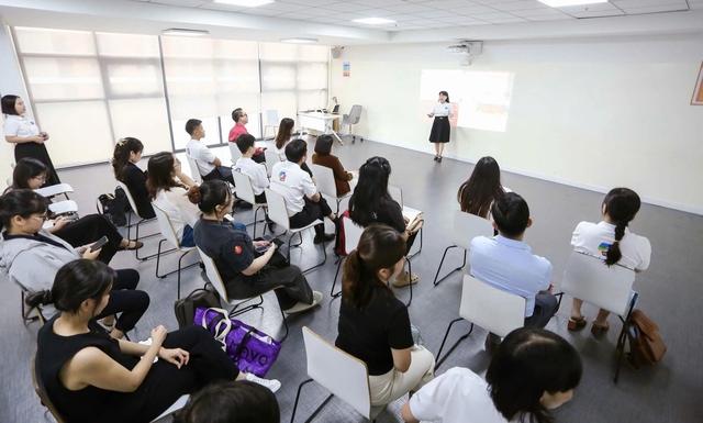 Bình đẳng trường ĐH công - tư: Cùng thực hiện một chuẩn giảng viên? - Ảnh 1. Bình đẳng trường ĐH công - tư: Cùng thực hiện một chuẩn giảng viên? - Ảnh 1.