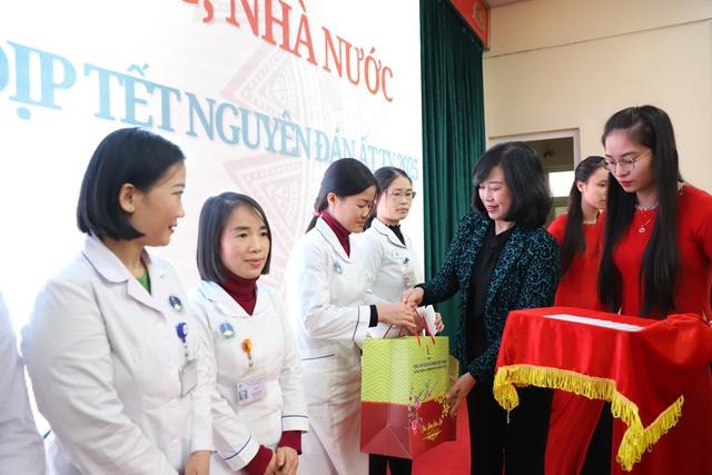 Nhiều lao động ngành y được nhận từ 1 - 2 triệu đồng dịp tết 2026- Ảnh 1.