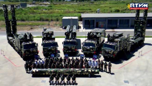 Lính thủy đánh bộ Philippines ra mắt tổ hợp tên lửa BrahMos đầu tiên - Ảnh 1.