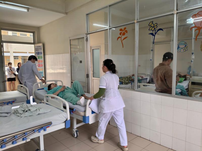 Sạt lở đèo Khánh Lê: Vợ chồng trẻ đi chụp ảnh cưới may mắn thoát chết   - Ảnh 2.