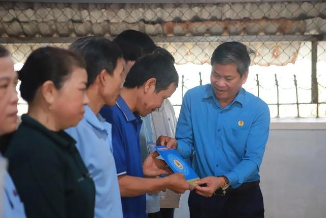 Công đoàn hỗ trợ khẩn cấp 1,5 tỉ đồng giúp lao động Gia Lai sau mưa lũ - Ảnh 2.