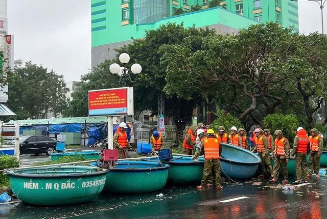 'Cháy máy' cuộc gọi cầu cứu, Công an phường Tuy Hòa cứu dân xuyên ngày đêm- Ảnh 1.