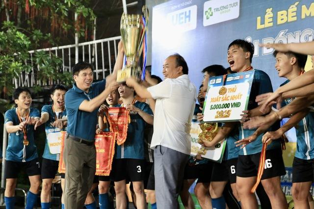 Công Phượng, Xuân Trường và Minh Vương lan tỏa cảm xúc mạnh mẽ ở giải sinh viên UEH- Ảnh 12.