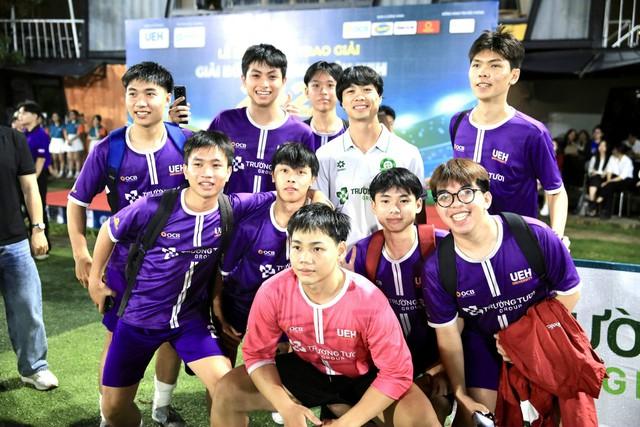 Công Phượng, Xuân Trường và Minh Vương lan tỏa cảm xúc mạnh mẽ ở giải sinh viên UEH- Ảnh 11.