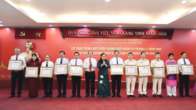 TP.HCM: Tuyên dương cá nhân, tập thể điển hình trong phong trào thi đua 'Dân vận khéo' - Ảnh 2.