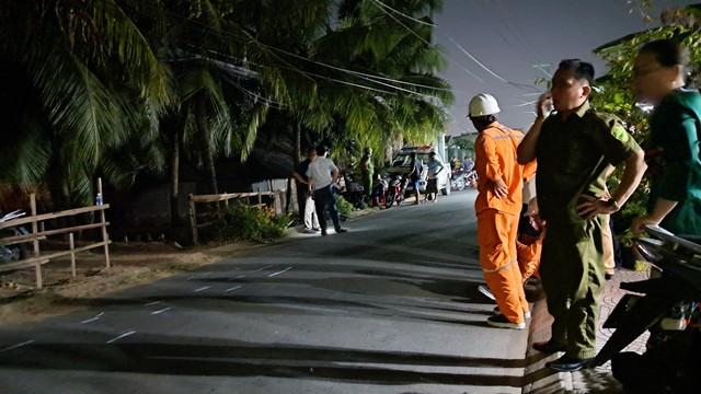 Đồng Tháp: Vướng dây điện thòng xuống đường, một cán bộ công an tử vong- Ảnh 1.