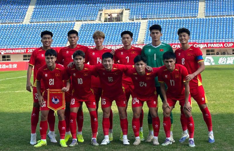 HLV Đinh Hồng Vinh chỉ thẳng lý do U.23 Việt Nam thua U.23 Uzbekistan: Tiếc nhưng vẫn… hài lòng!- Ảnh 1.