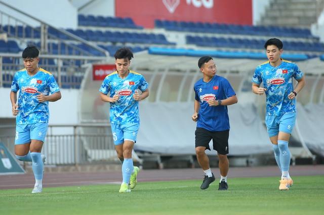 HLV Kim Sang-sik bối rối: ‘Tôi mất ngủ vì chốt danh sách U.23 Việt Nam, đau lòng vì Văn Trường’- Ảnh 2.