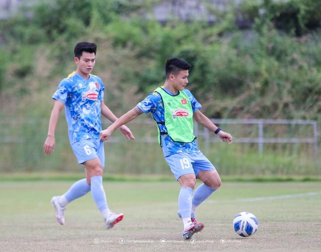 Xuân Son rê bóng, đồng đội trầm trồ ngắm nhìn: Chắc chắn đá trận gặp Lào- Ảnh 5.