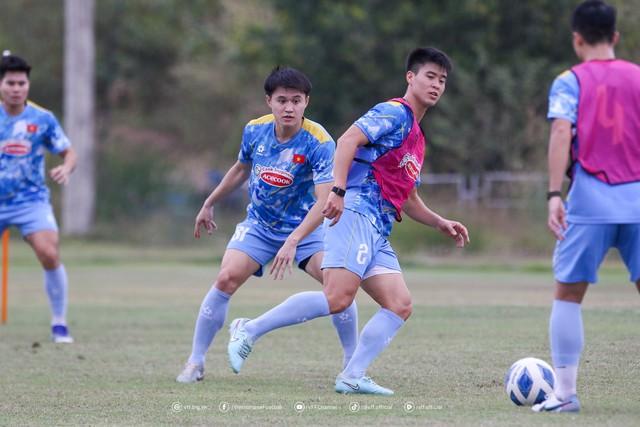 Xuân Son rê bóng, đồng đội trầm trồ ngắm nhìn: Chắc chắn đá trận gặp Lào- Ảnh 8.