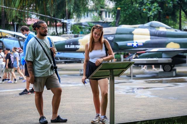 Việt Nam đón khách quốc tế cao kỷ lục, học gì để 'ăn nên làm ra'? - Ảnh 2.