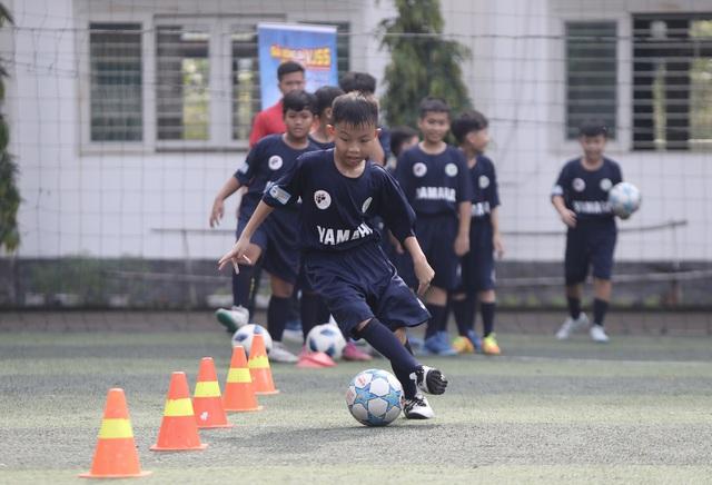 Sân trường trở thành ngày hội bóng đá: Đội bóng nhi đồng được tiếp lửa- Ảnh 3.