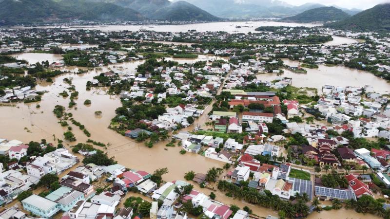 Nha Trang ngập sâu trong biển nước , lũ sông Cái dâng cao nghiêm trọng - Ảnh 5.