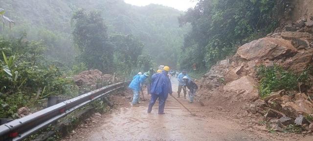 TP.Huế: Thông điểm sạt lở trên đường Hồ Chí Minh nối Quảng Trị- Ảnh 3.